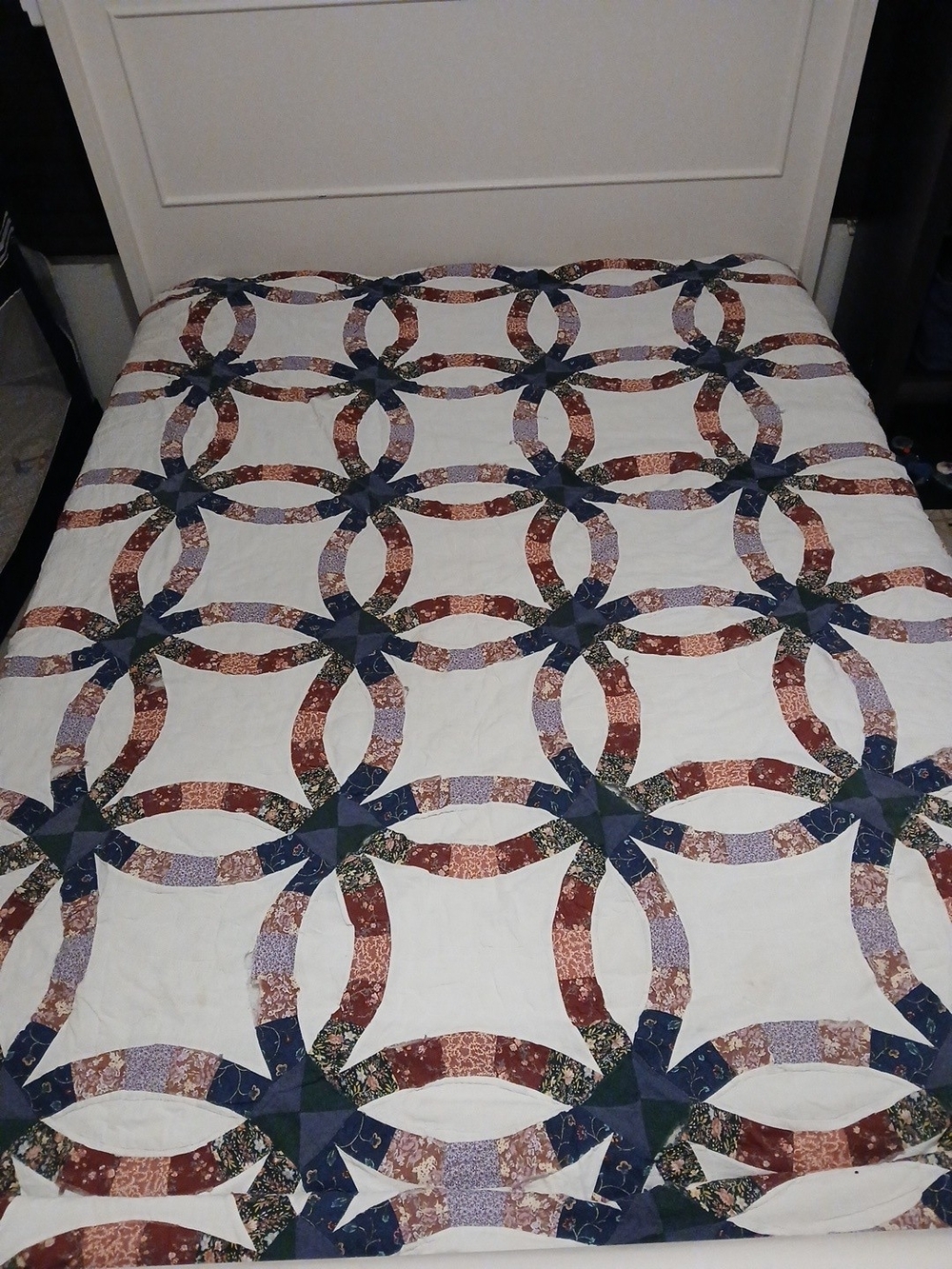 Vintage 1950-60s Handmade Queen Wedding Ring Quilt  88 X 90" Cottagecore READ